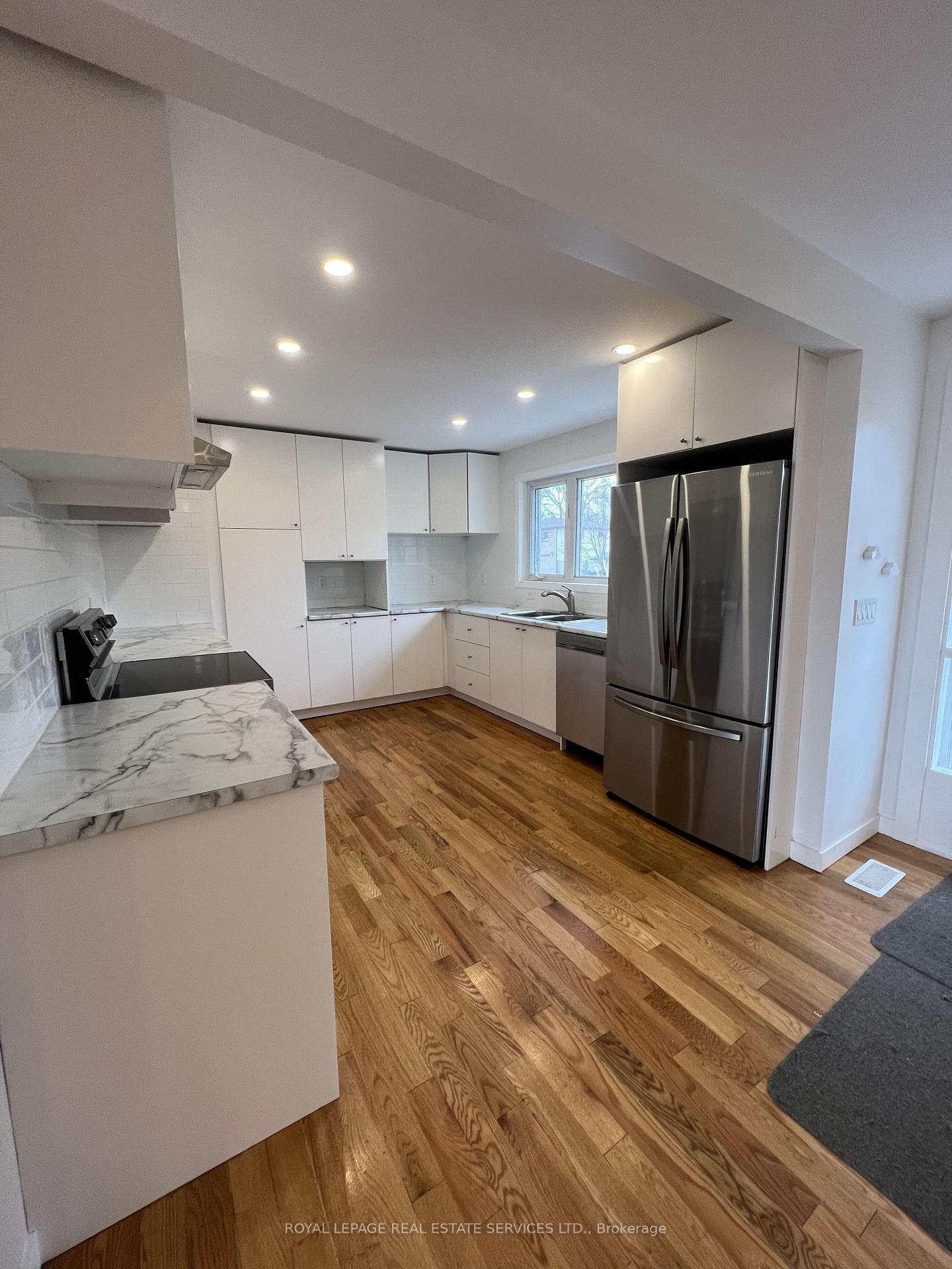 2202 Mount Forest Drive Unit Upper Level photo 2