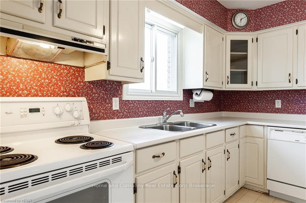 208 JOHN Street photo 16