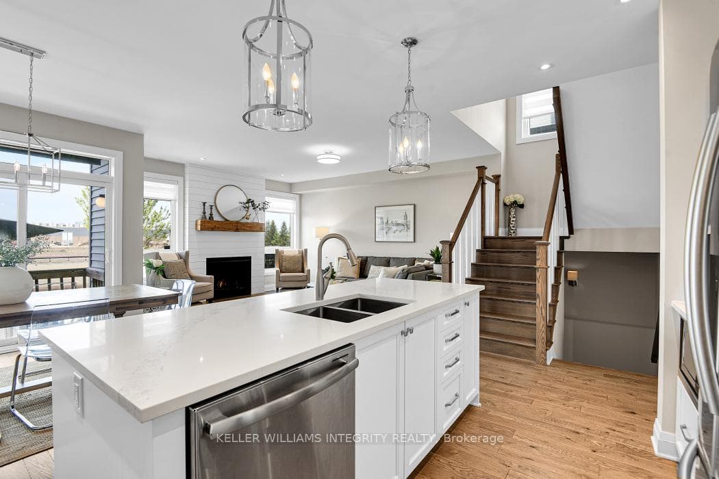 828 Carnelian Crescent photo 9