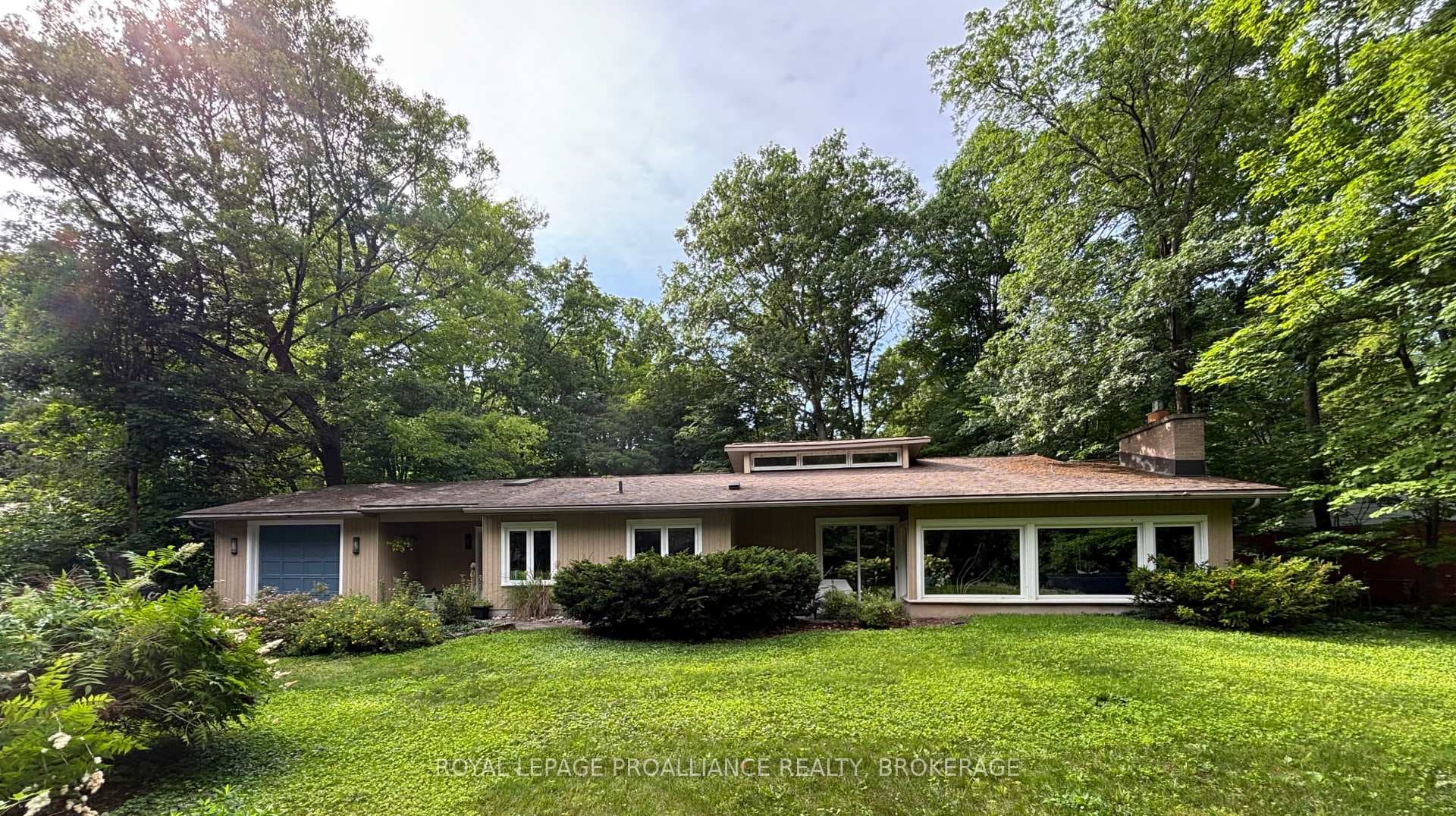 27 Riverside Drive photo 1