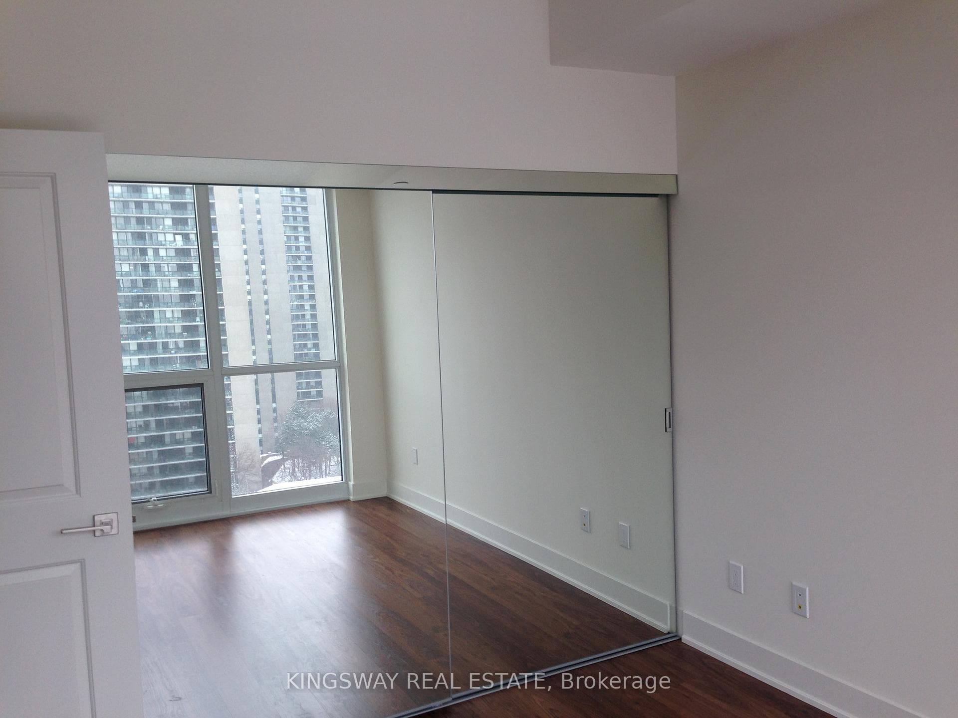 88 Sheppard Avenue Unit 1606 photo 4