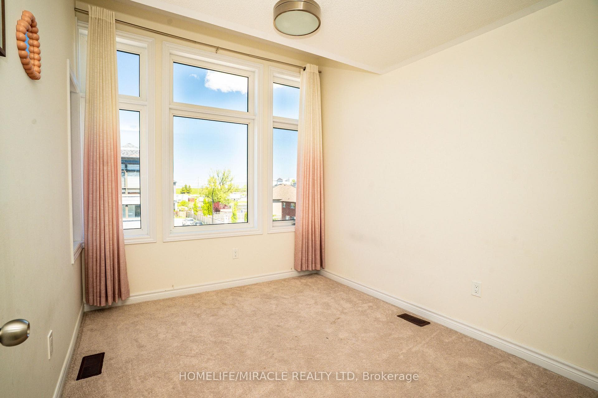 52 Douet Lane photo 17