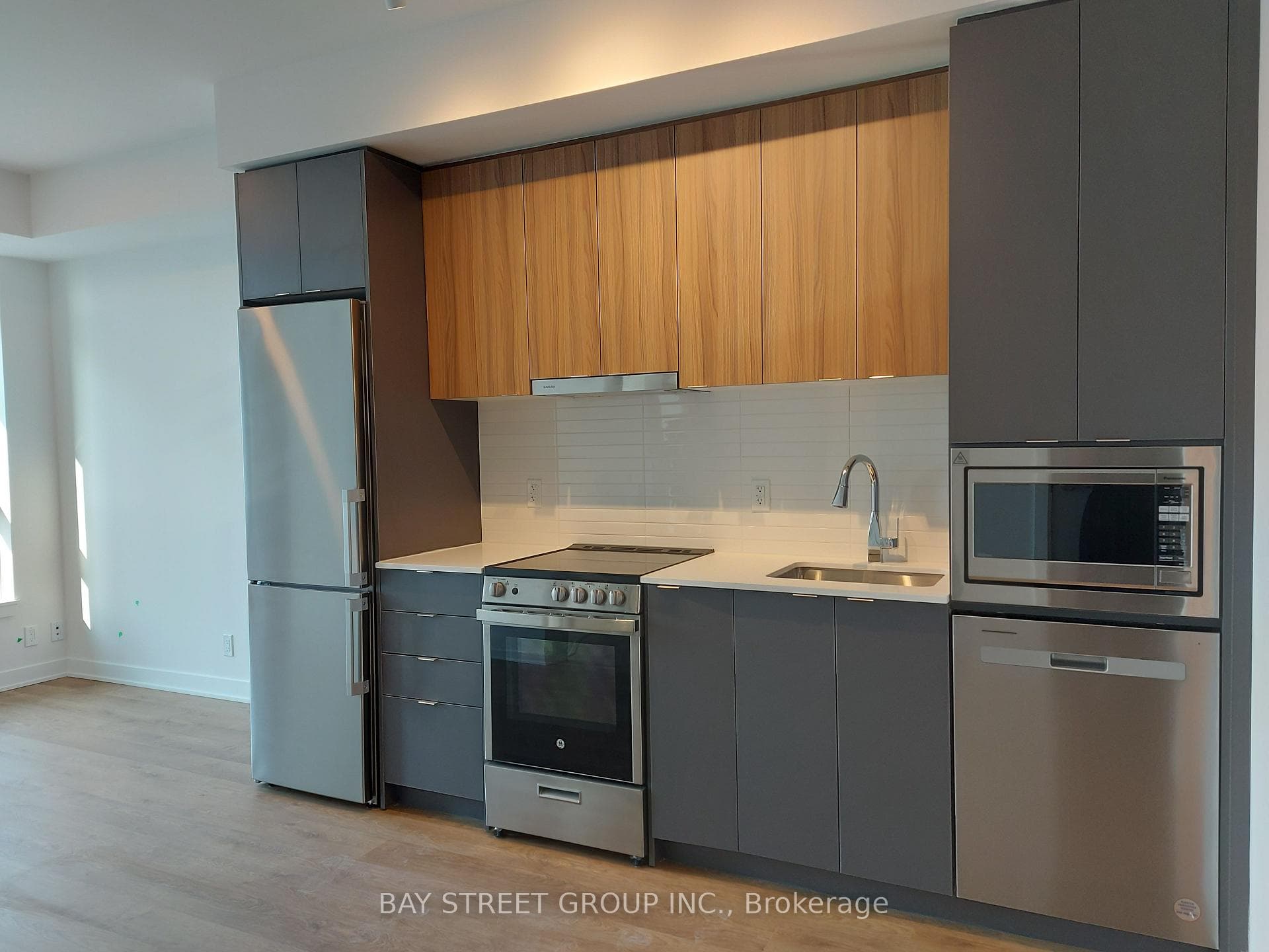 50 Upper Mall Way Unit B1006 photo 5