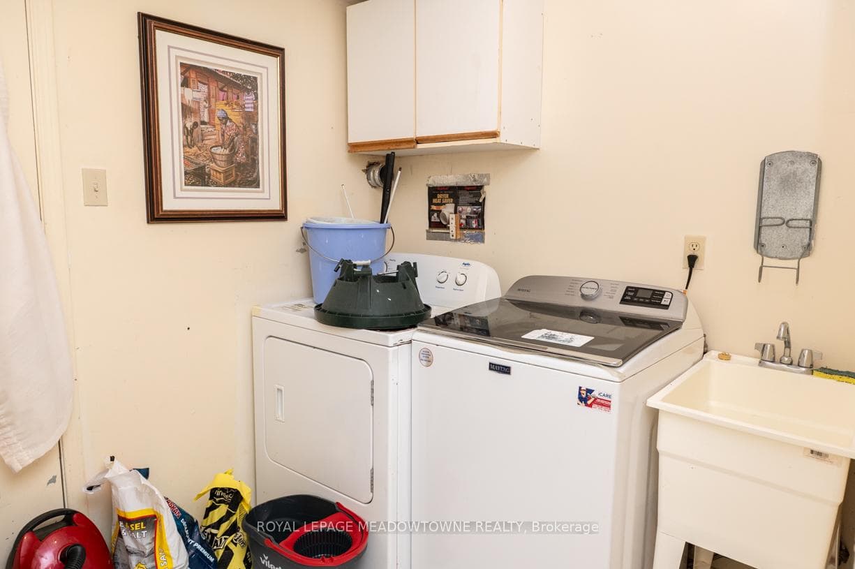 9 Hanna Avenue photo 6