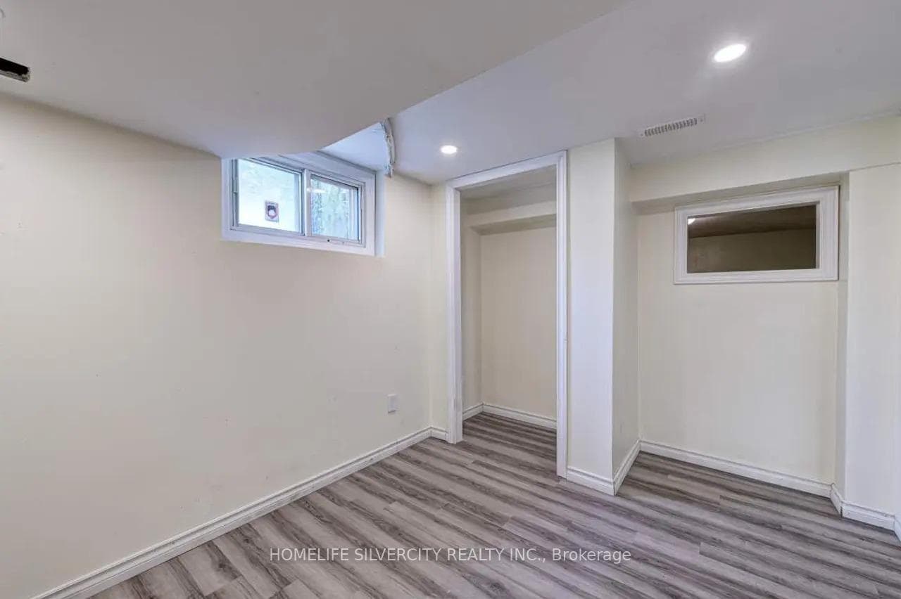 525 Bond Street photo 7
