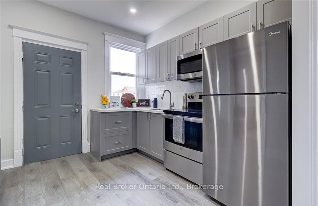 647 Wilson Street photo 15