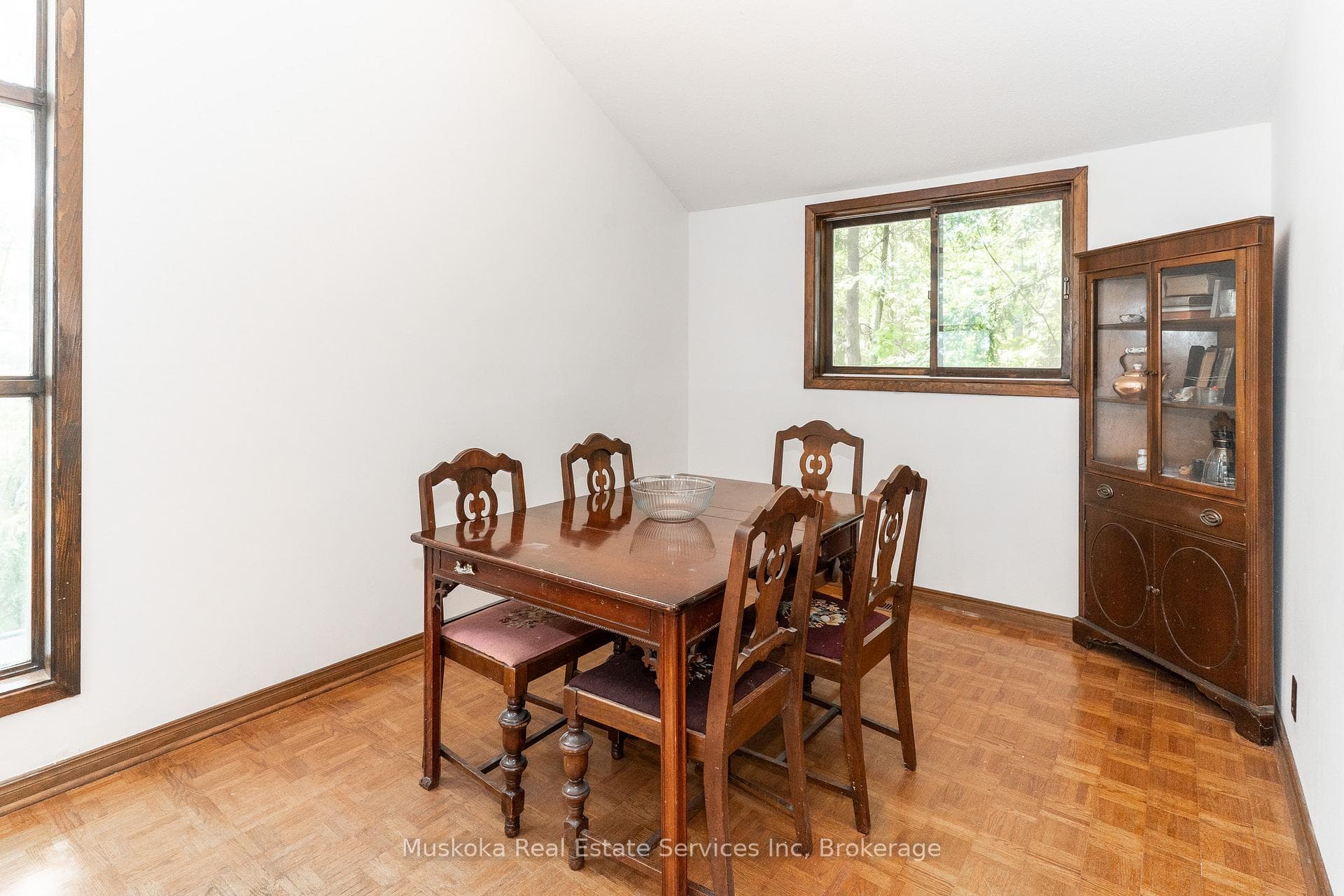 Room for the family and convenient to Kitche