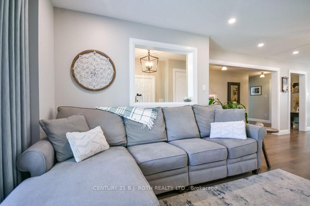 84 Truax Crescent photo 12