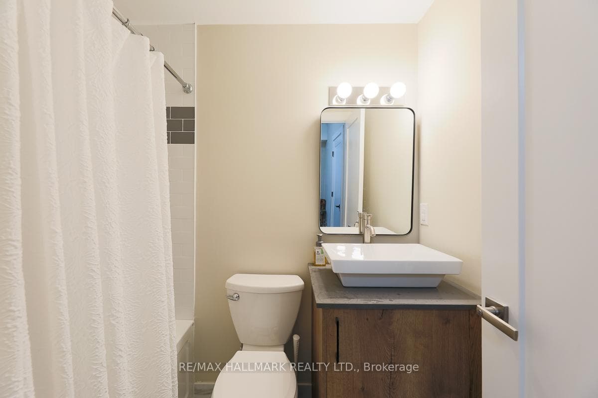 628 Danforth Avenue Unit 303 photo 11