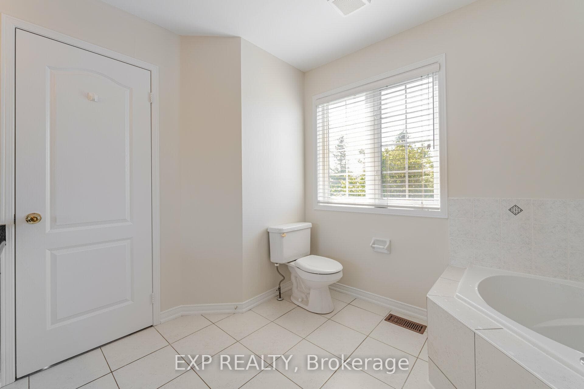 48 Goodhart Crescent photo 20
