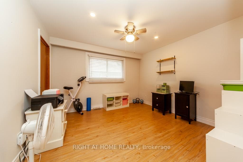 25 Alan Avenue photo 16