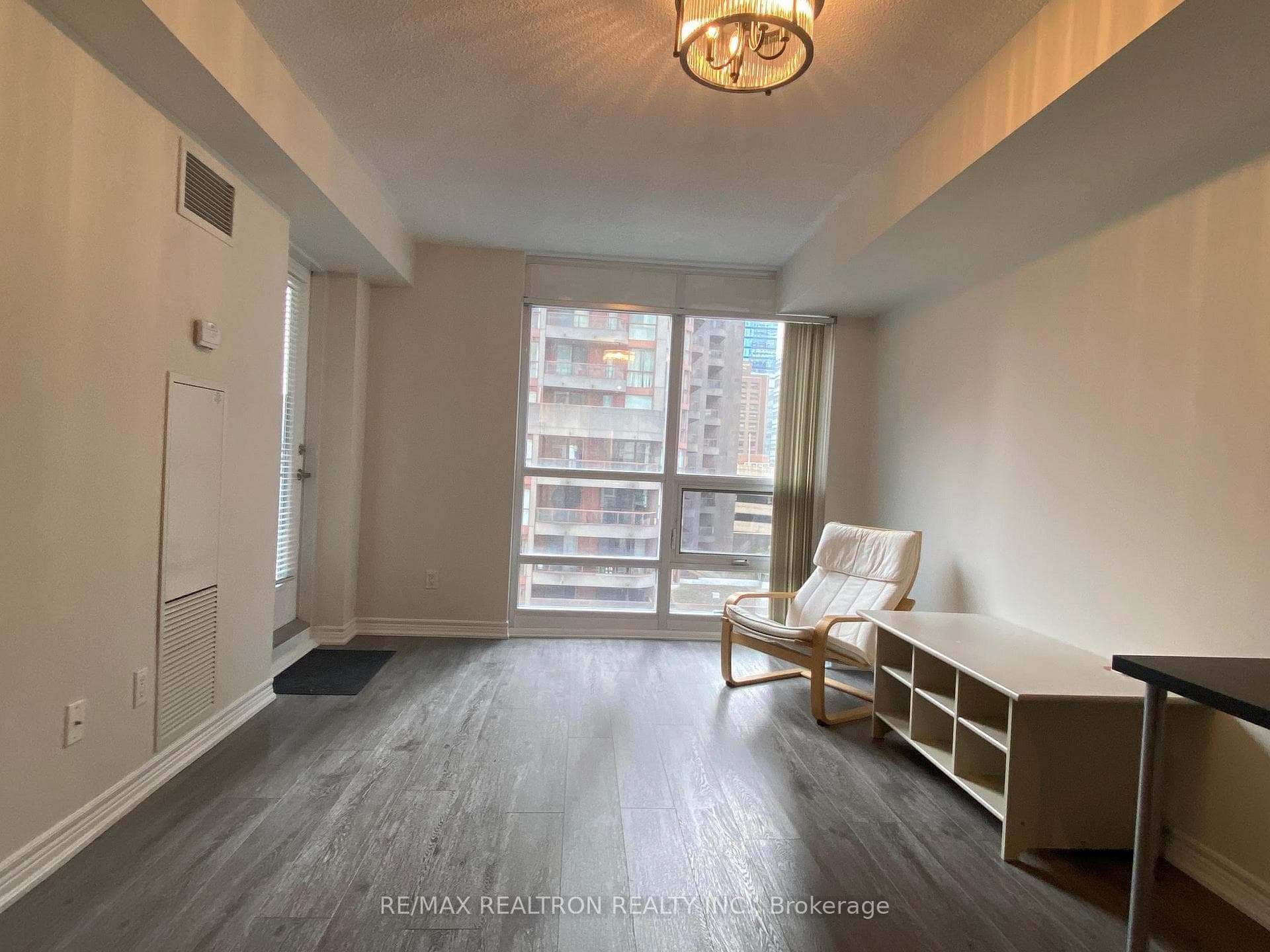 761 Bay Street Unit 610 photo 18