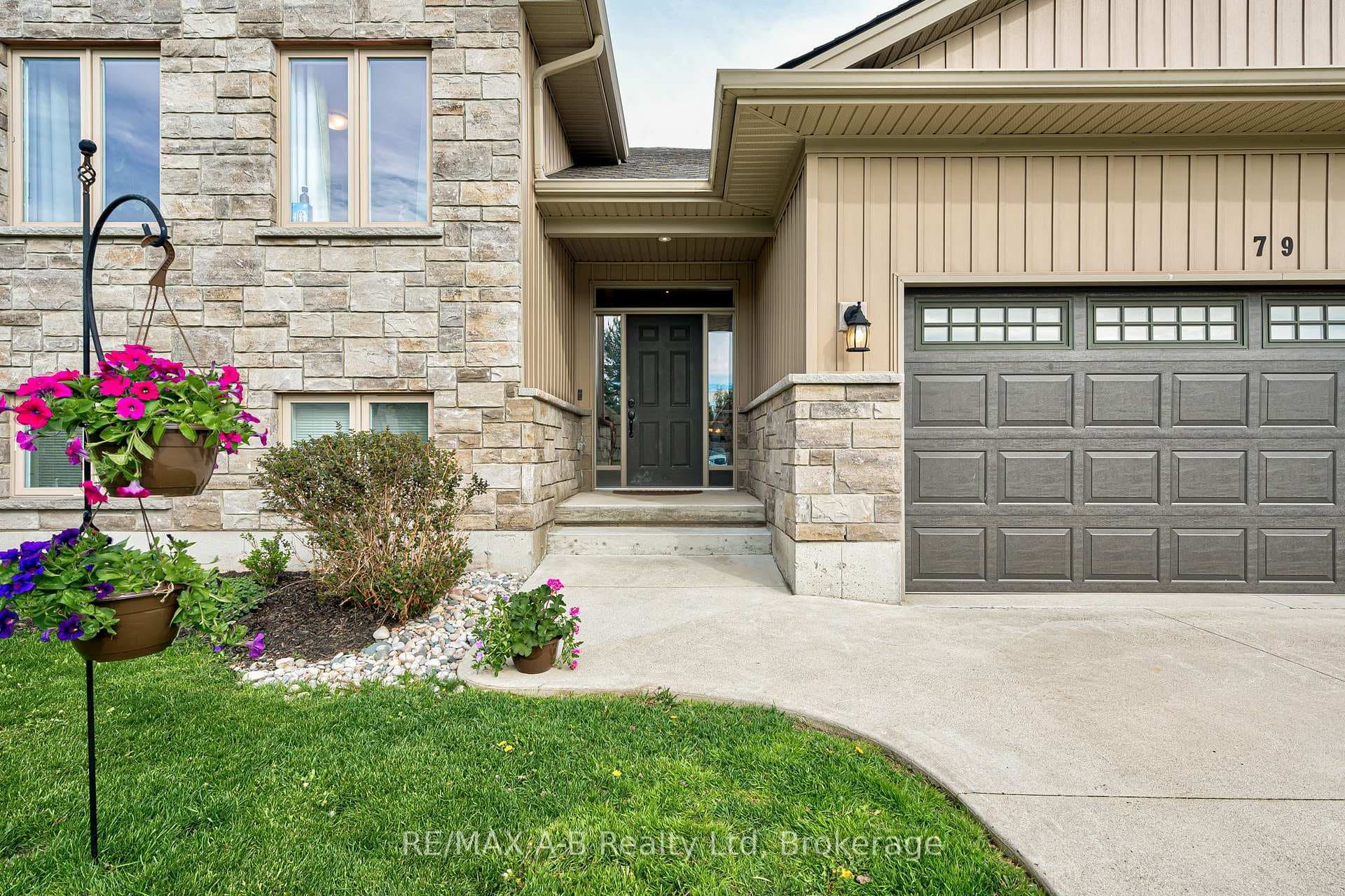 79 Sylvia Street photo 5