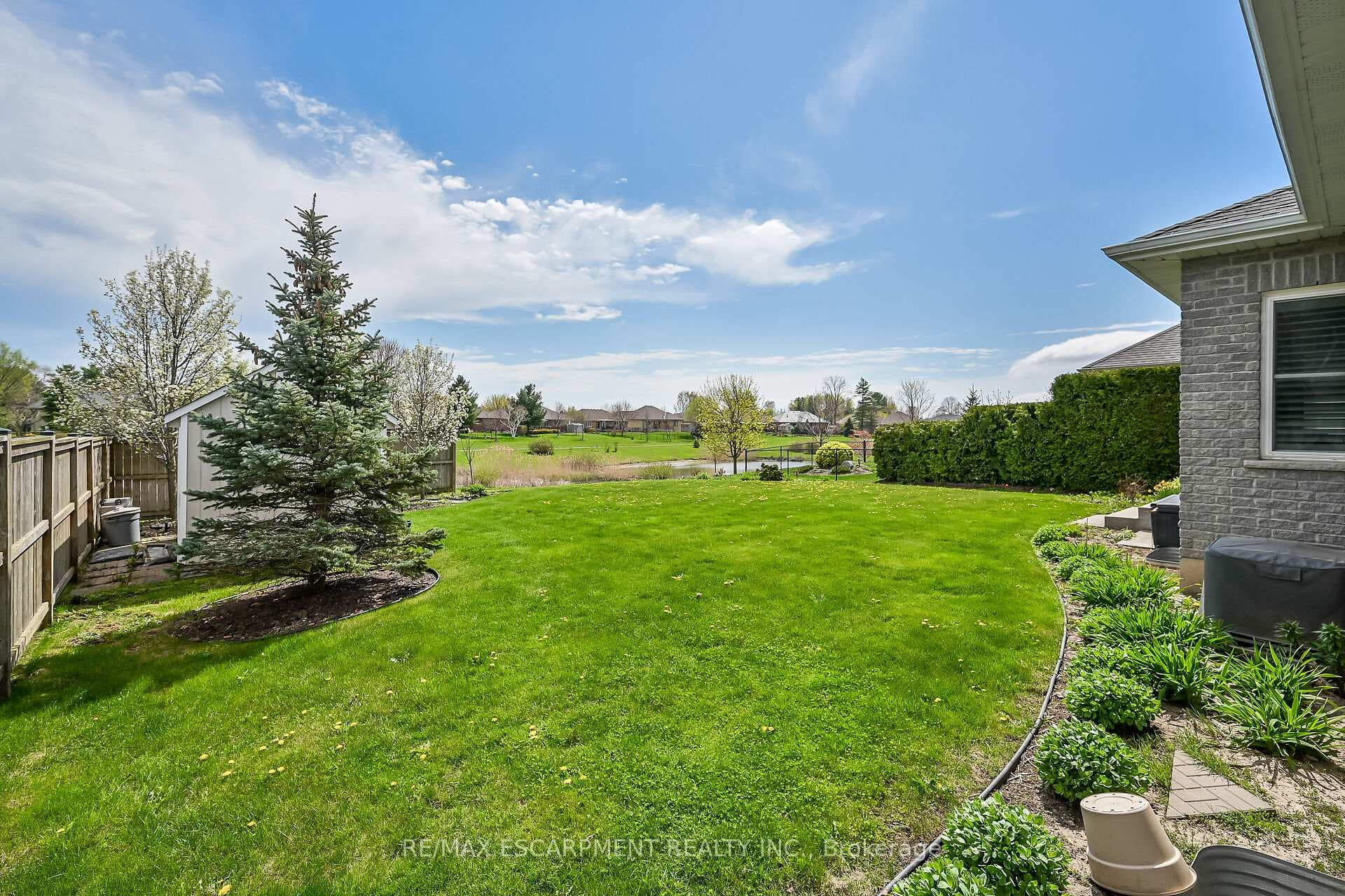 186 DONJON Boulevard photo 38