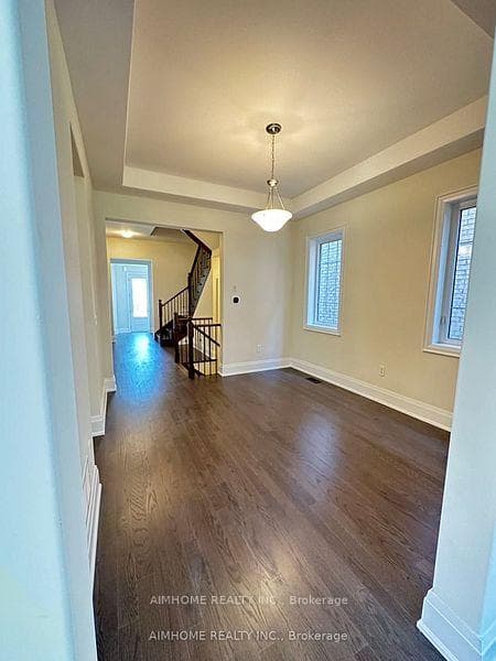 14 CINQUEFOIL Street Unit 3 photo 5