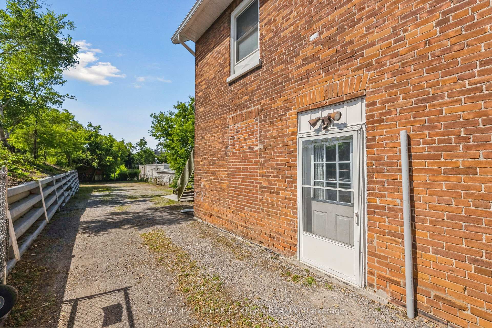 213 Brock Street photo 44