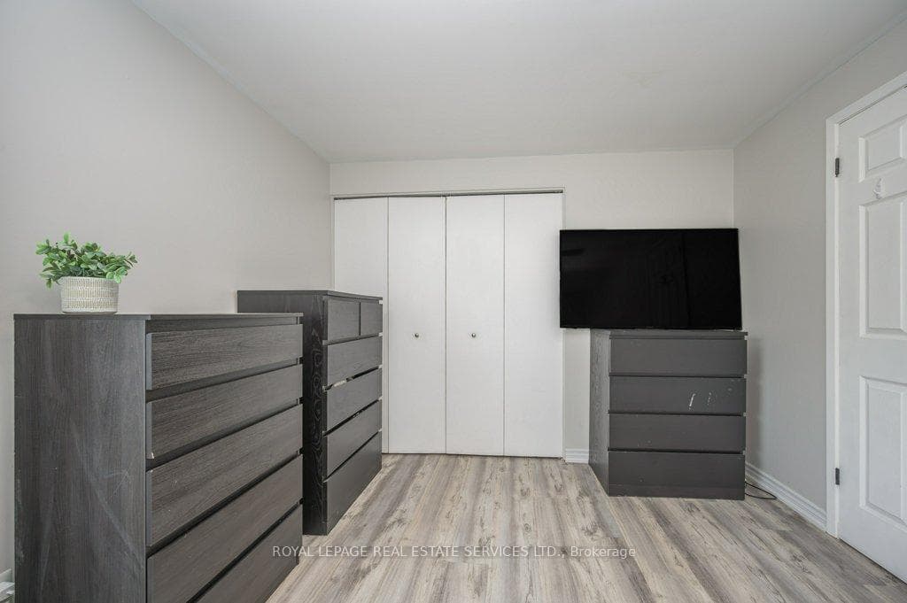 1270 Gainsborough Drive Unit 6 photo 24