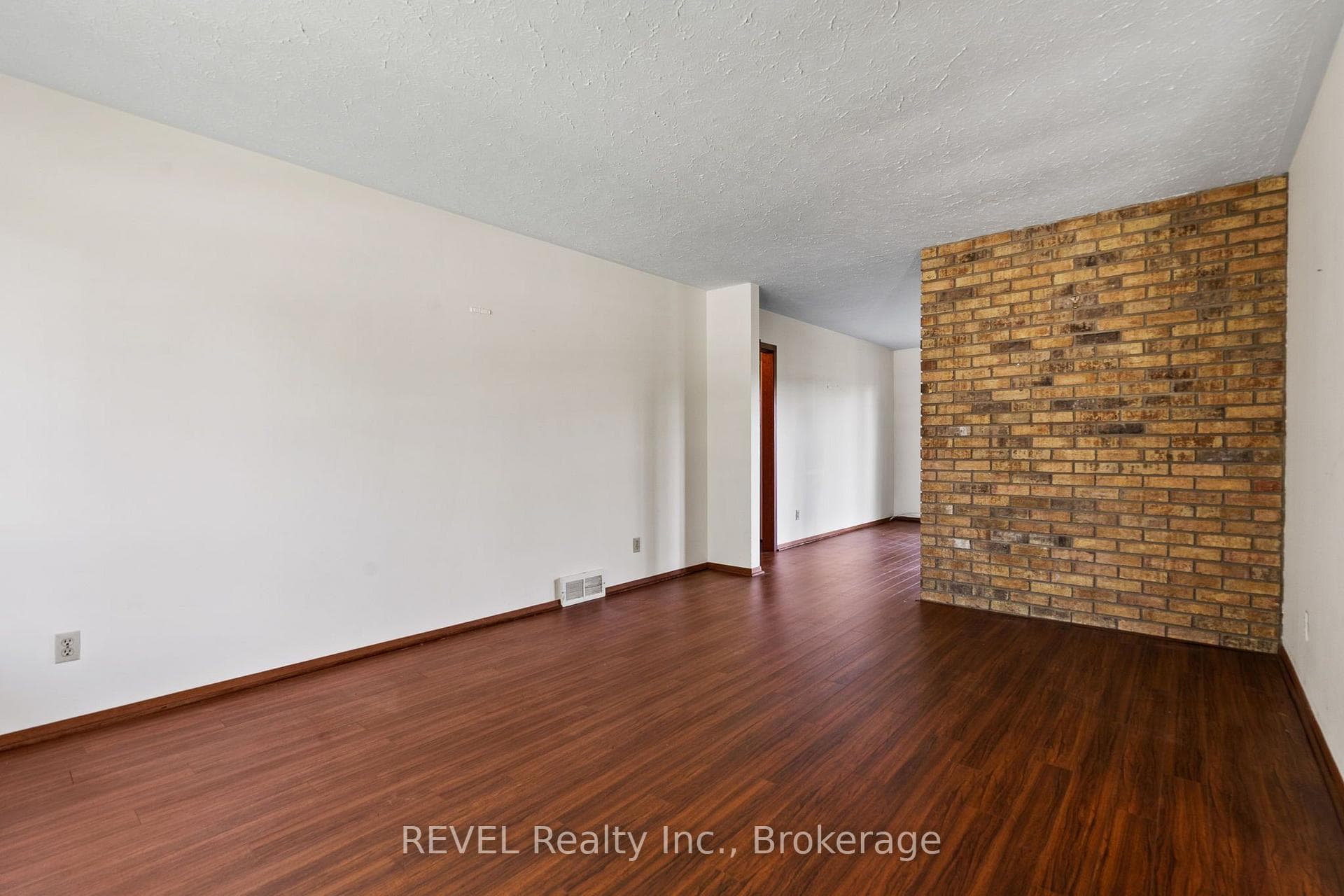 4198 Regent Court photo 5