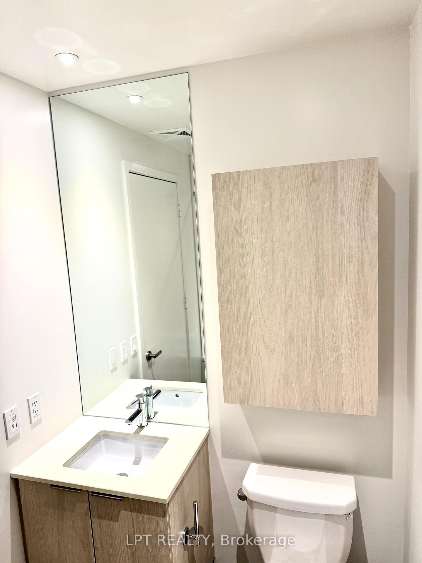 448 Burnhamthorpe Road Unit 1201 photo 17