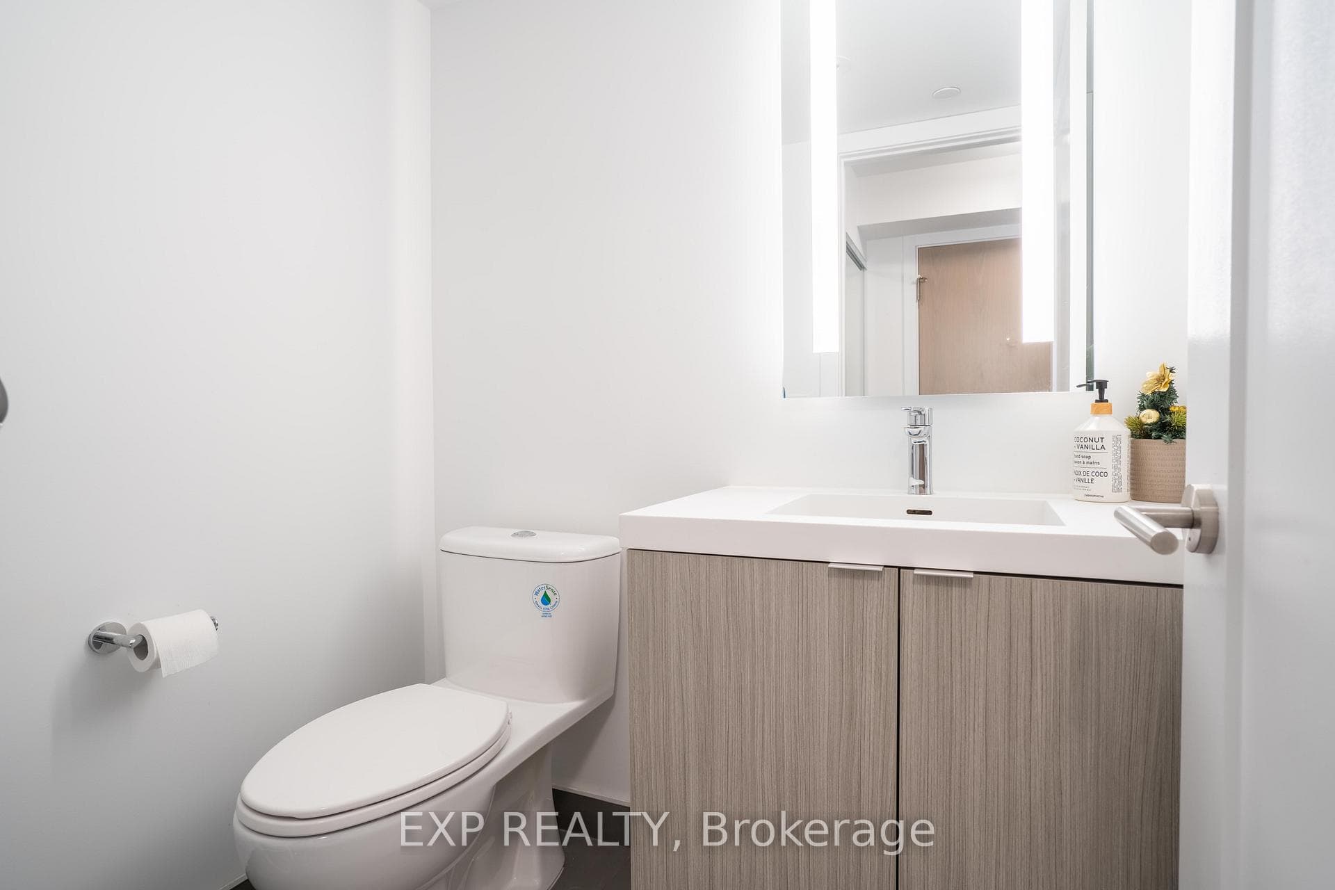 585 Bloor Street Unit 1324 photo 6