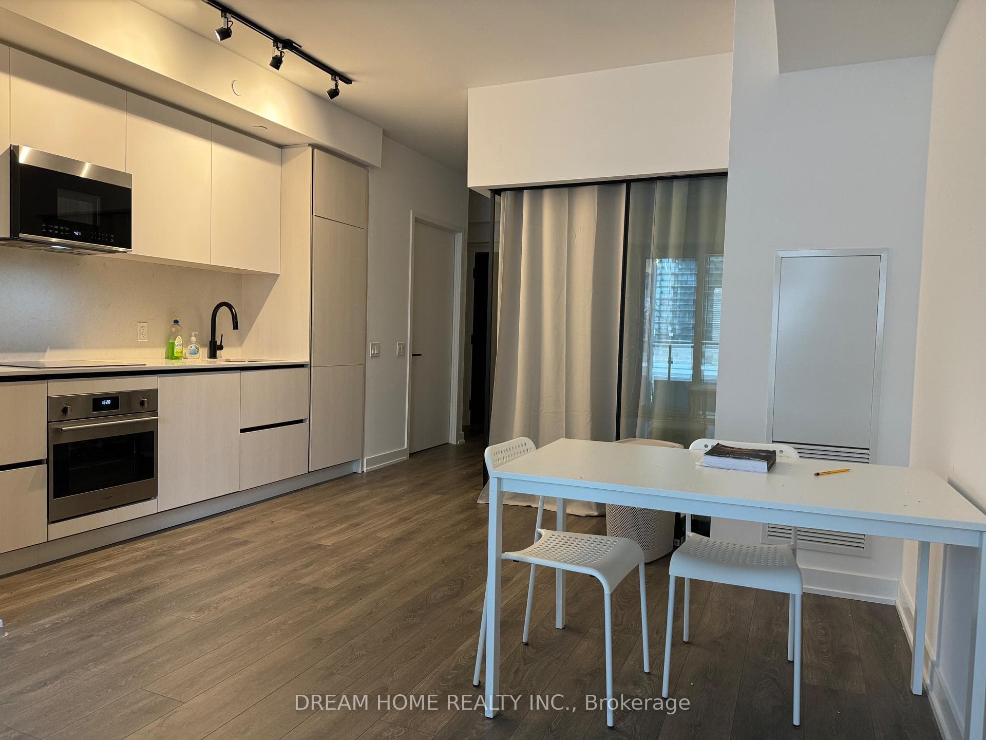 108 Peter Street Unit 1205 photo 4