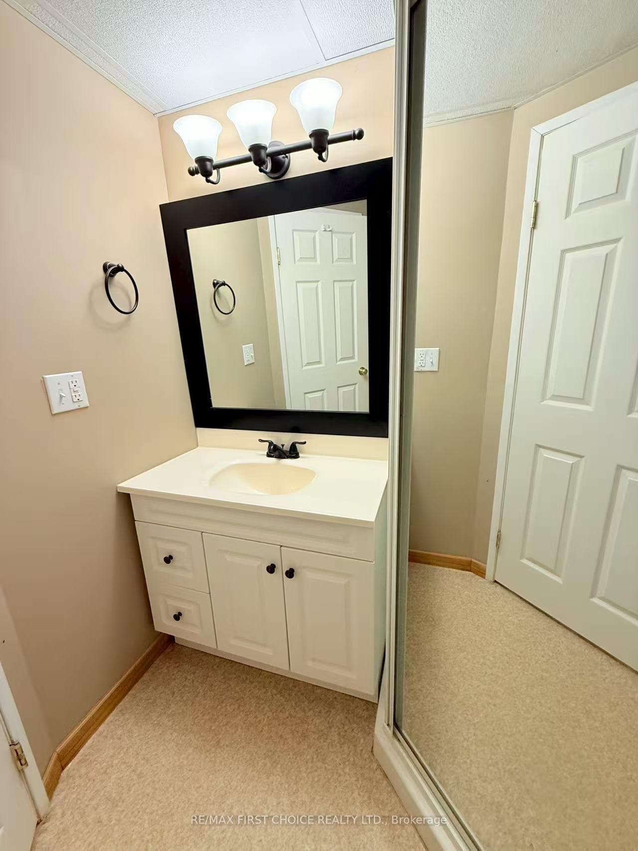 563 Pasteur Road photo 23