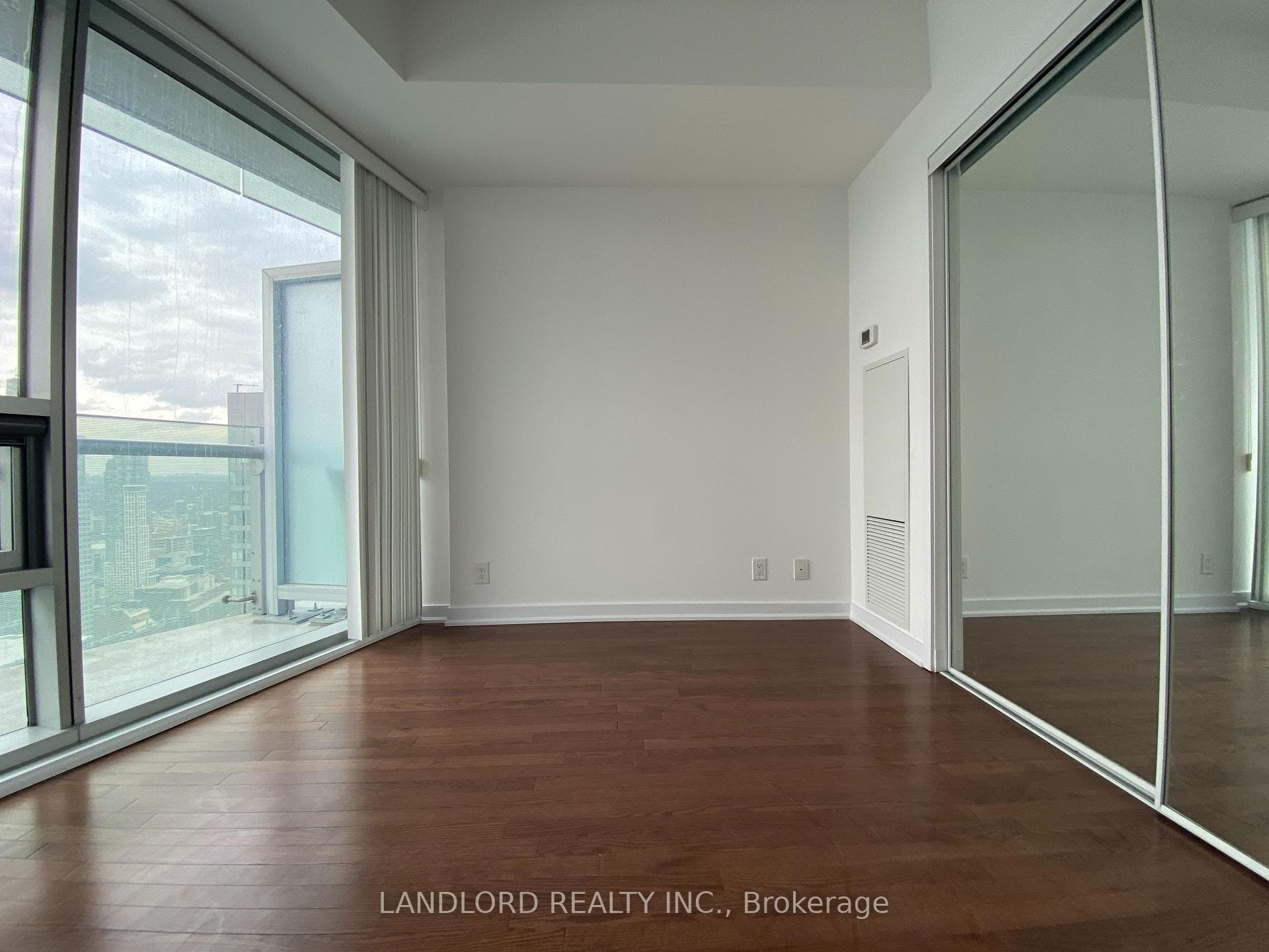 14 York Street Unit 5310 photo 9