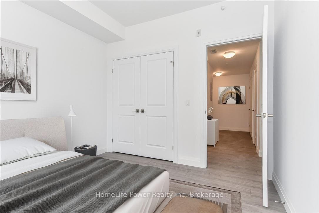 Bedroom (Virtually Staged)