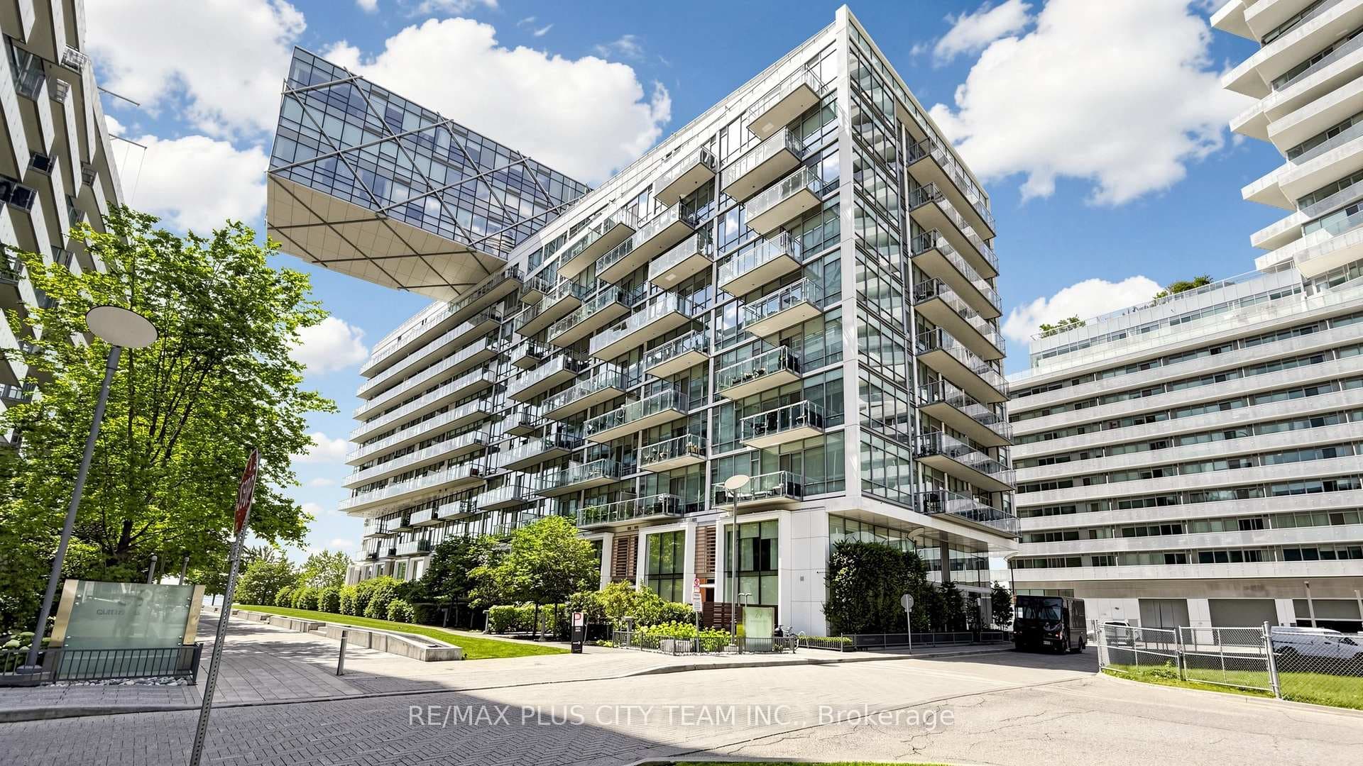 29 Queens Quay Unit TH122 photo 33
