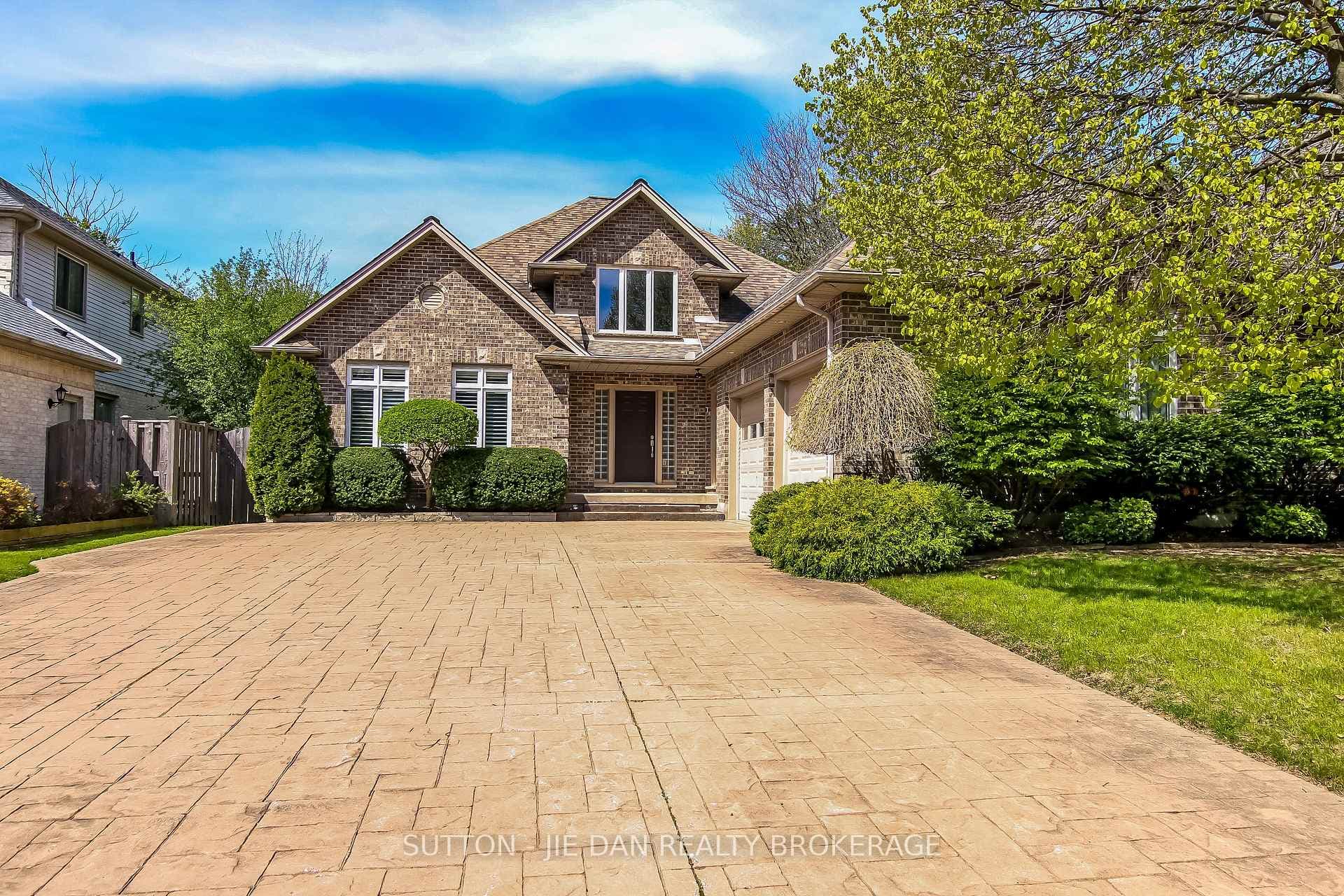 631 Whitehaven Crescent photo 31