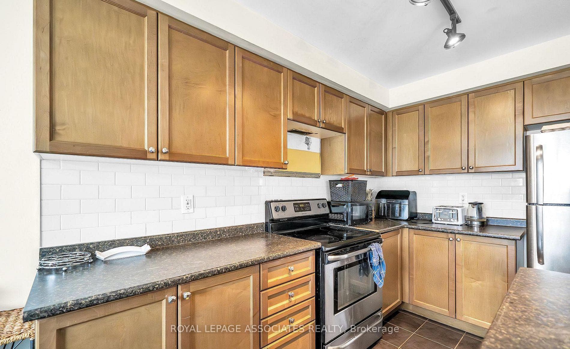 164 Dewell Crescent photo 6