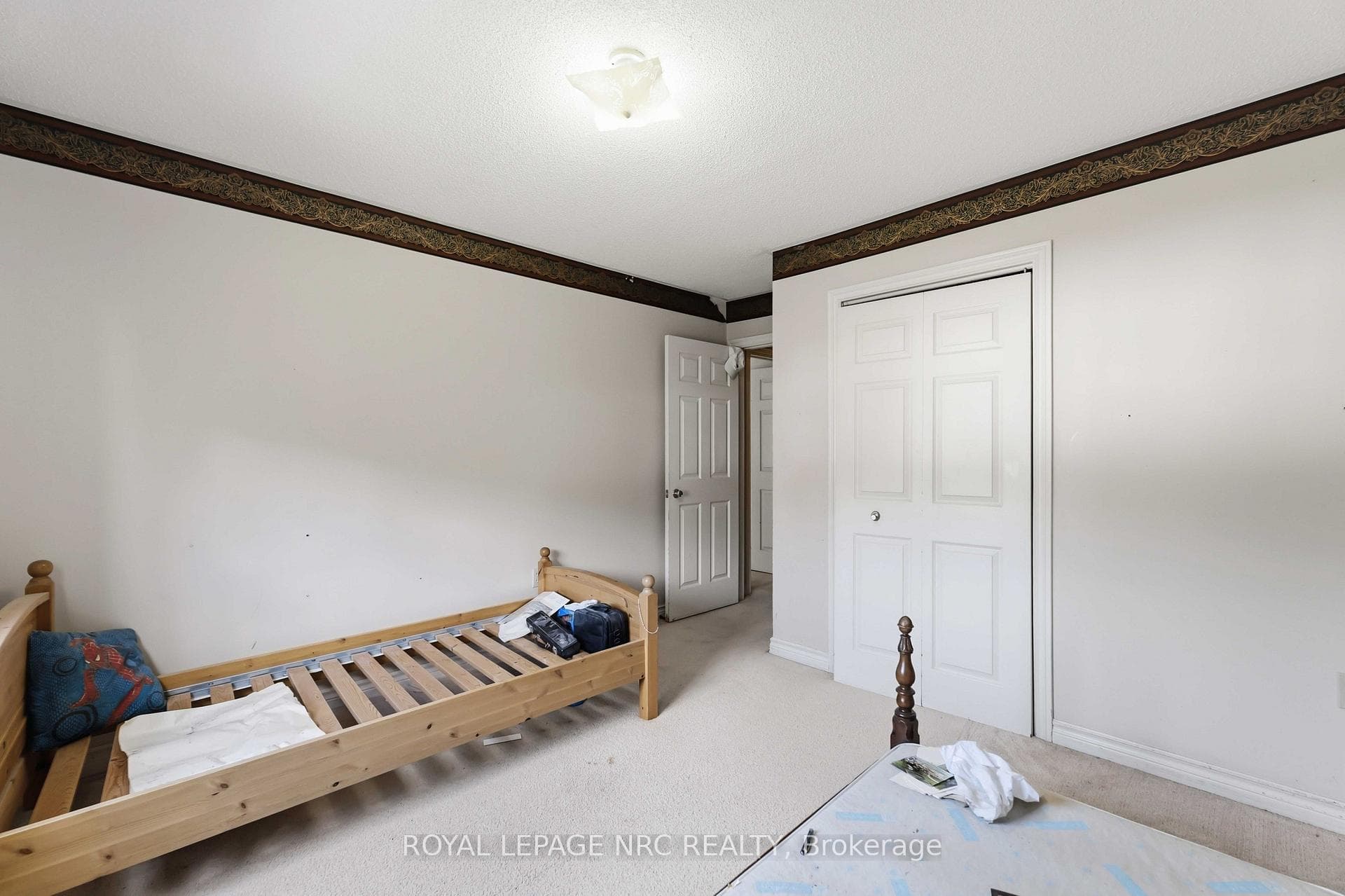 23 Woodside Square photo 23