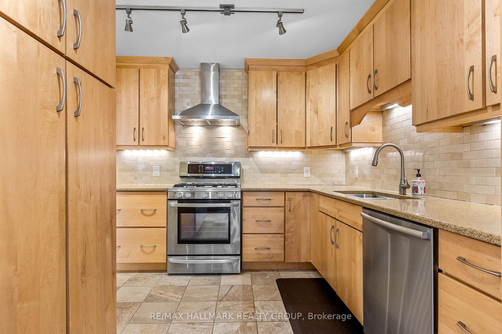 988 Lucille Way photo 12