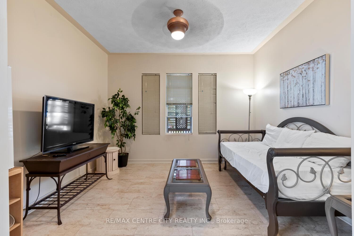 540 Quebec Street photo 5