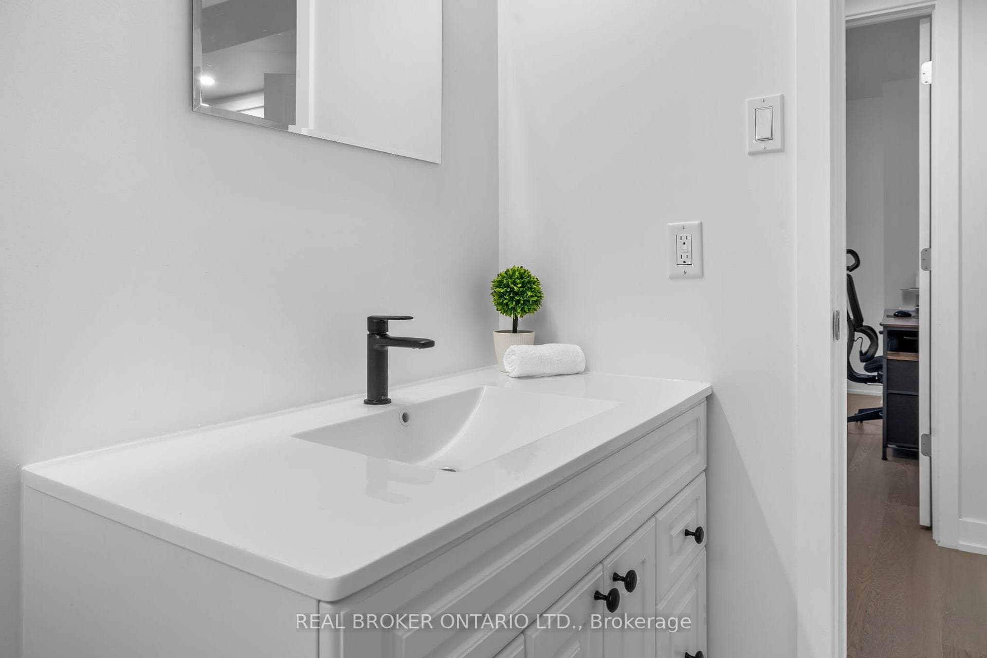 804 Darling Road photo 35
