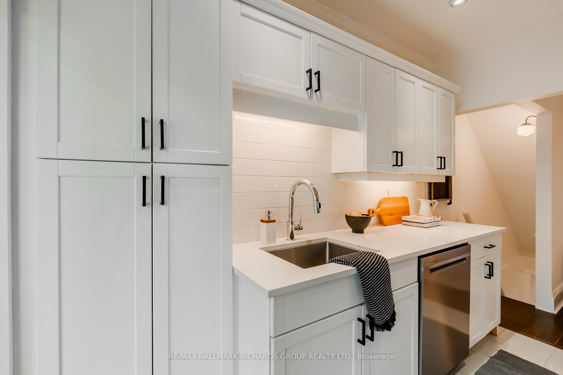 241 Glebemount Avenue photo 10