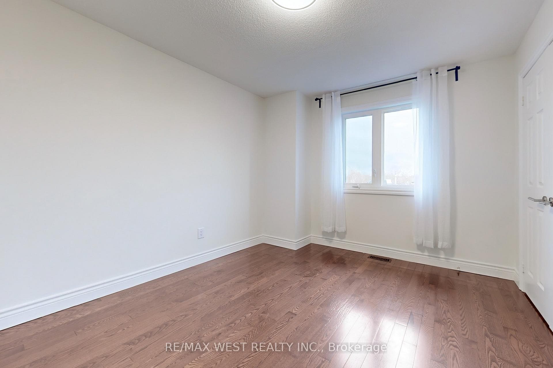 43 Chiswick Crescent photo 22