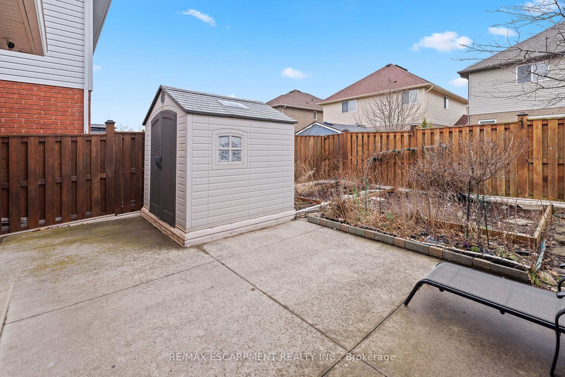 39 McKibbon Avenue photo 31