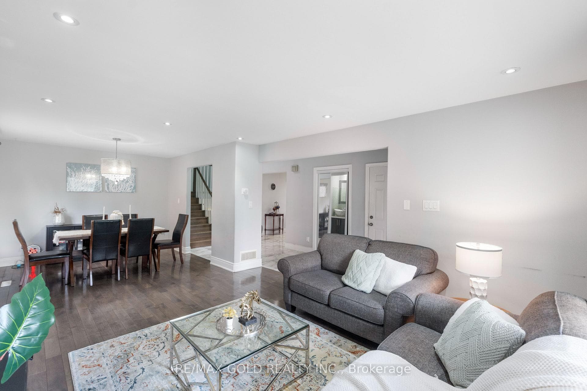 48 Maidstone Crescent photo 12