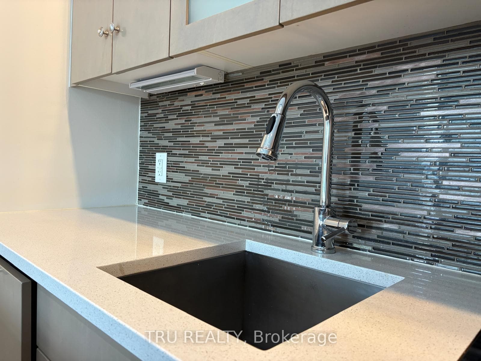 108 Richmond Road Unit 607 photo 31