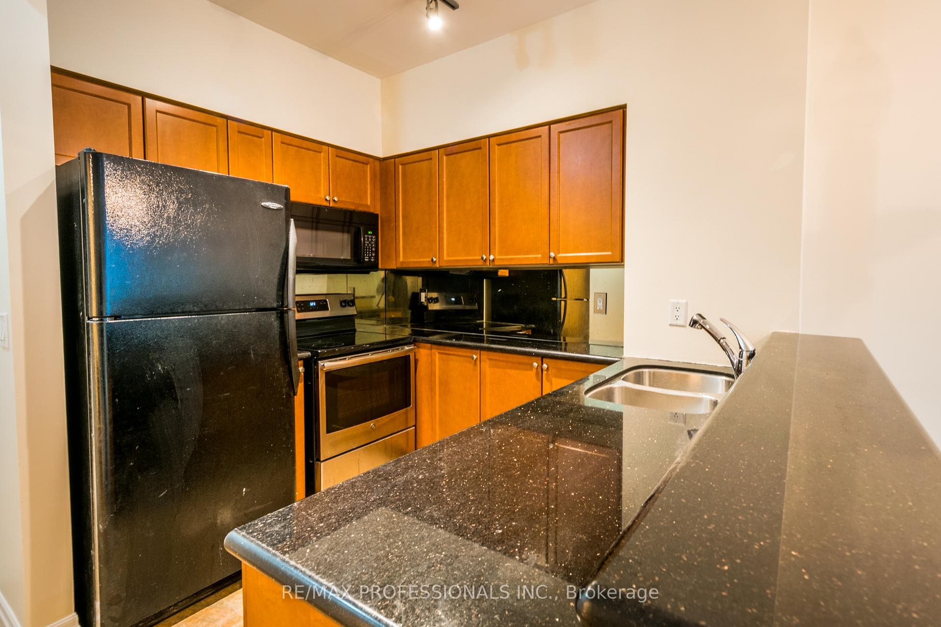 2119 Lake Shore Boulevard Unit 110 photo 3