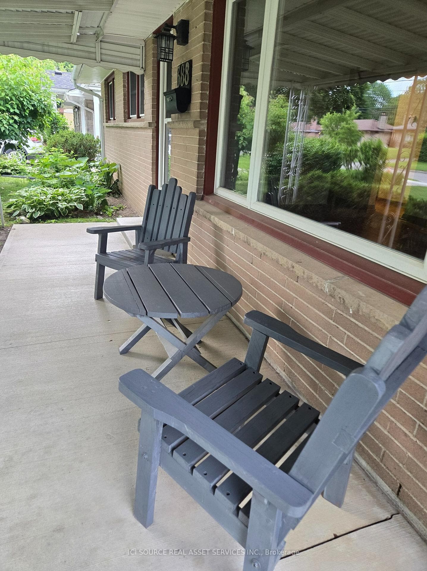 388 Griffith Street photo 4