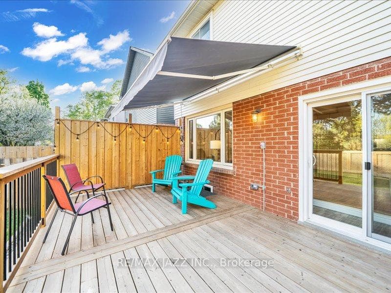 77 Robinson Crescent photo 36
