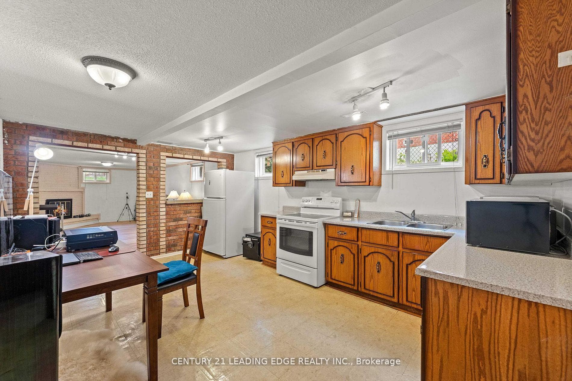 881 Blairholm Avenue photo 40