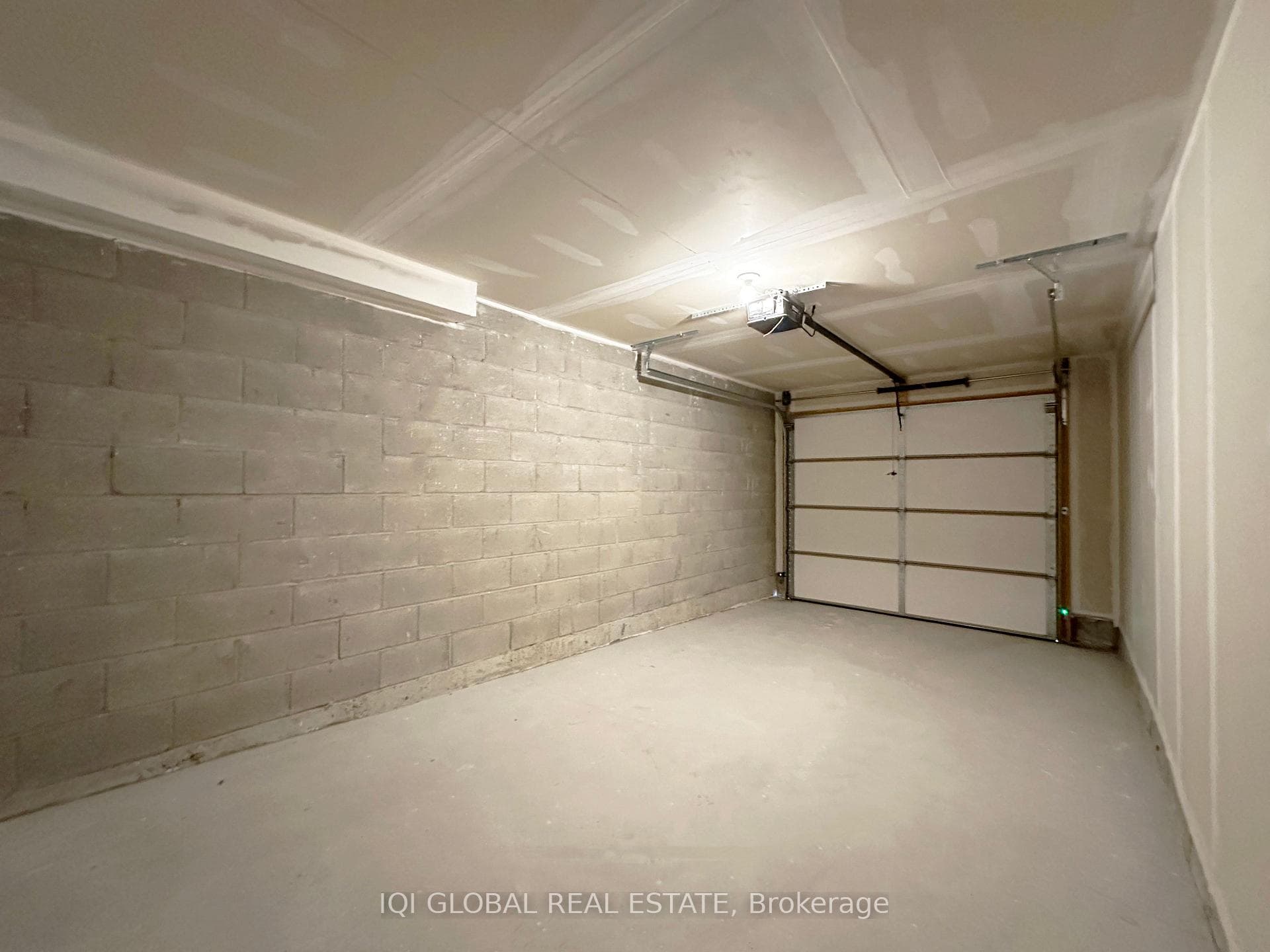 1655 Palmers Sawmill Road Unit 104 photo 18