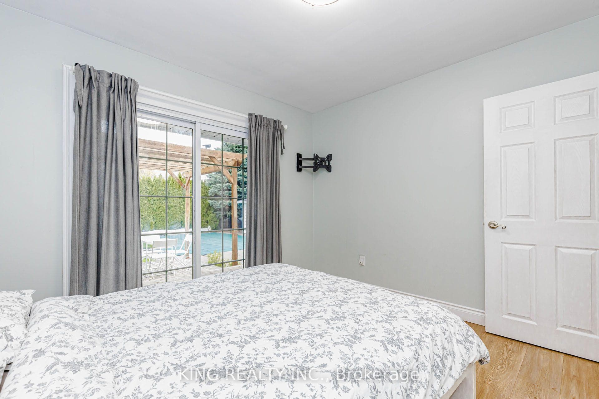 476 BUNTING Road photo 26