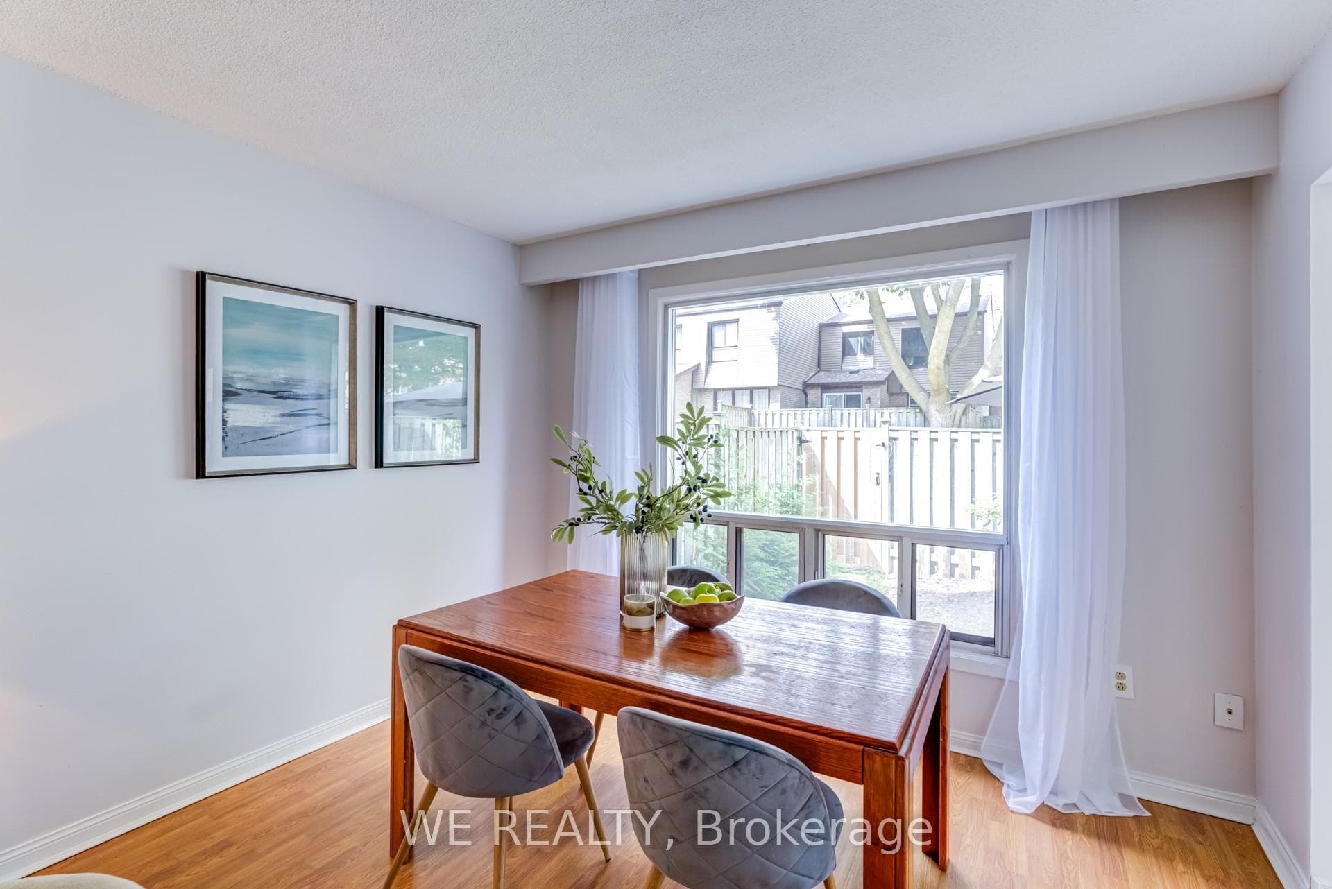 1051 Sandhurst Circle Unit 14 photo 5