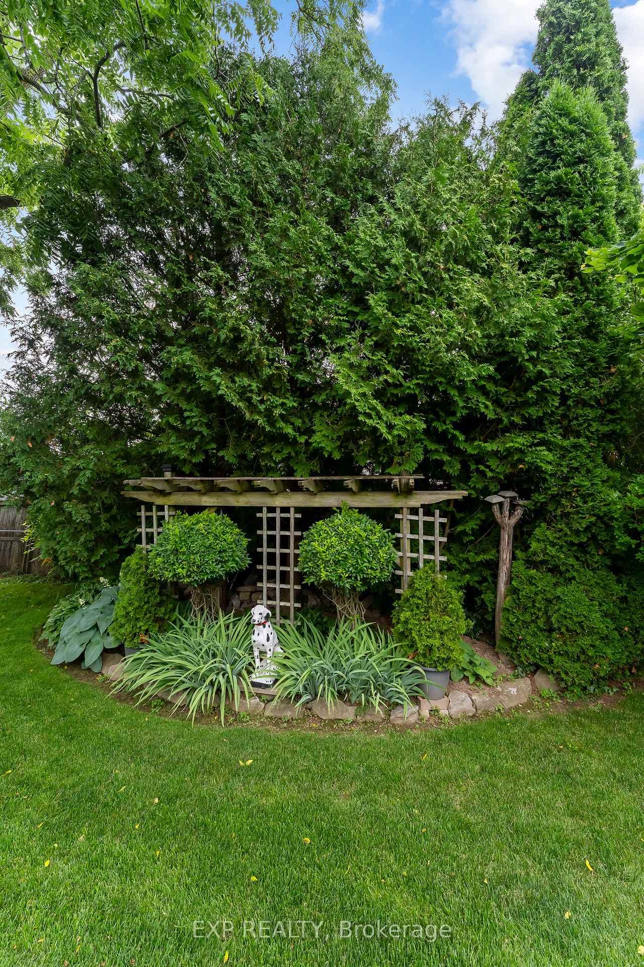 9 KINSMAN Court photo 8