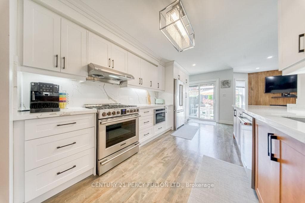 18 Booth Crescent photo 12