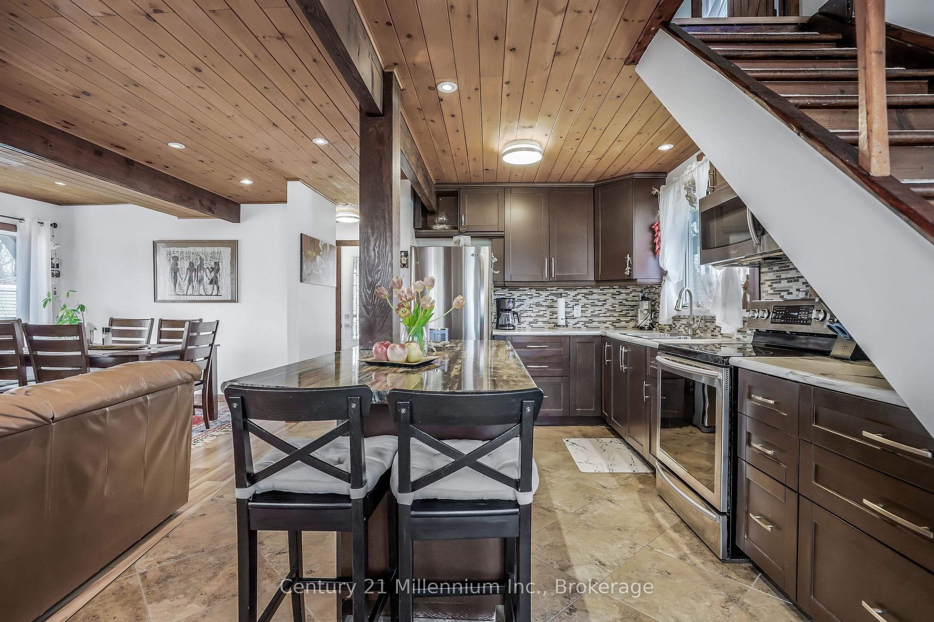 446 Manley Crescent photo 14